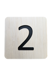 Plăcuță din Lemn cu Număr Decupat – 12x12 cm