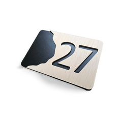 Plăcuță din Lemn cu Număr Decupat – 18x12 cm