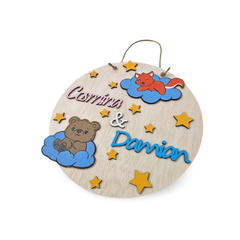 Plachetă Personalizată din Lemn – „Vulpița și Ursulețul”