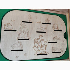 Placă Interactivă din Lemn – „Exploratori Subacvatici” (Compatibilă cu Masa IKEA Flisat)