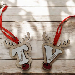 Decorațiune Personalizată din Lemn pentru Brad – „Reni de Crăciun” 🦌🎄