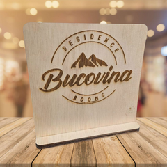 Plachetă Decorativă Personalizată din Lemn, Gravată Laser - Sigla Hotel/Pensiune