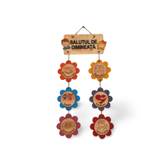 Plachetă din Lemn „Salutul de Dimineață” – Decor Interactiv pentru Grădiniță 🌸