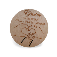 Plachetă Personalizată din Lemn cu Datele Nașterii și Suport pentru Brățara de Maternitate 3