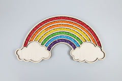 Tăviță senzorială din lemn – Curcubeu cu nori☁️🌈
