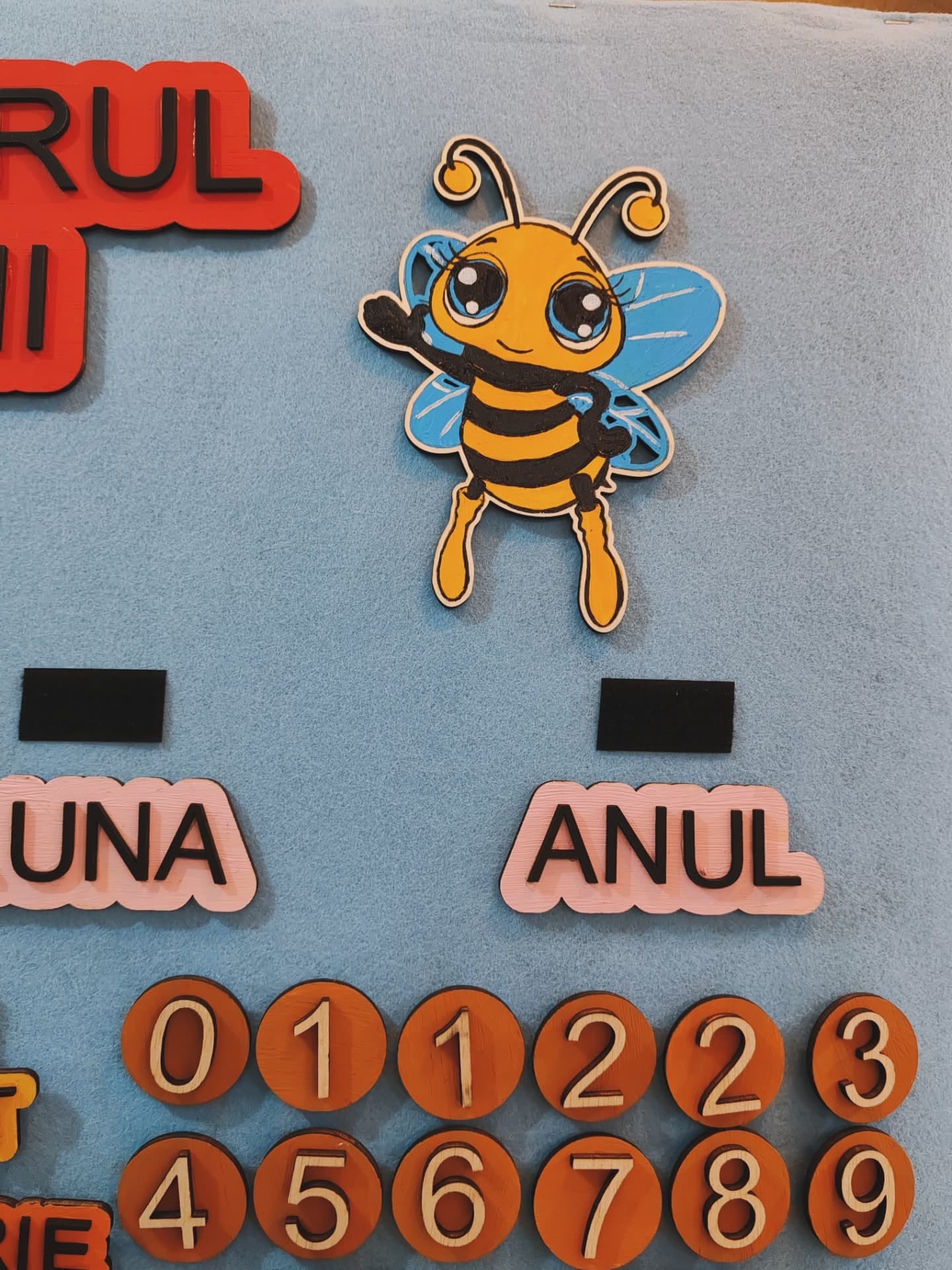 Calendarul Naturii din Lemn – Decor Educațional Interactiv pentru Grădiniță