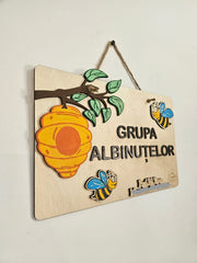 Plachetă decorativă din lemn personalizată – Grupa/Clasa Albinuțelor 🐝