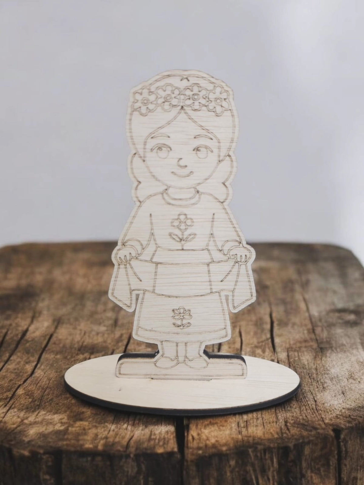 Româncuță din Lemn – Activitate Creativă pentru 1 Decembrie