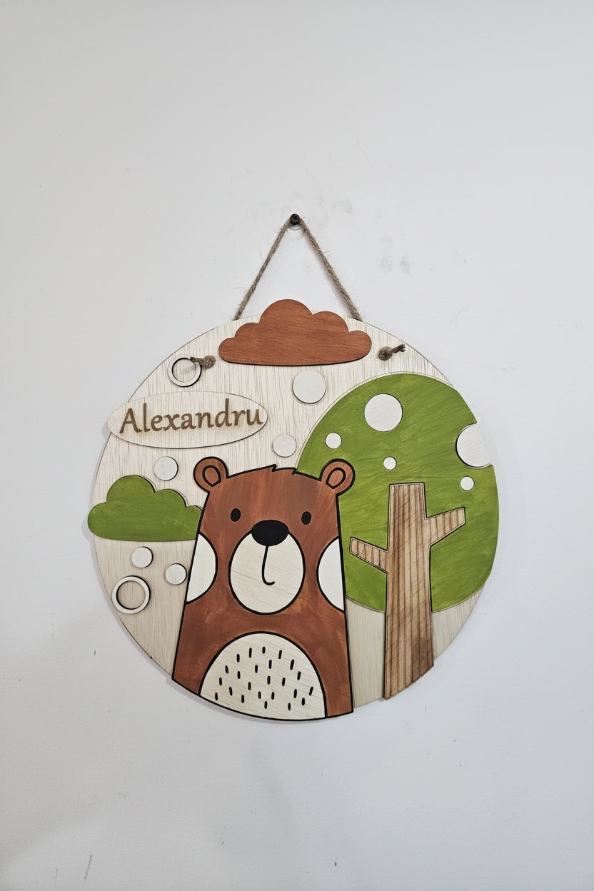 Plachetă decorativă personalizată din lemn – Ursuleț