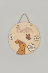 Plachetă decorativă personalizată din lemn – Iepuraș cu nume🐰🌸