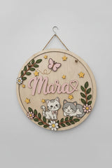 Plachetă decorativă personalizată din lemn – Pisicuțe🐱🌸