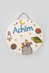 Plachetă decorativă personalizată din lemn – Aventură în Spațiu🚀🌙