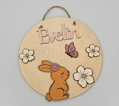 Plachetă decorativă personalizată din lemn – Iepuraș cu nume🐰🌸