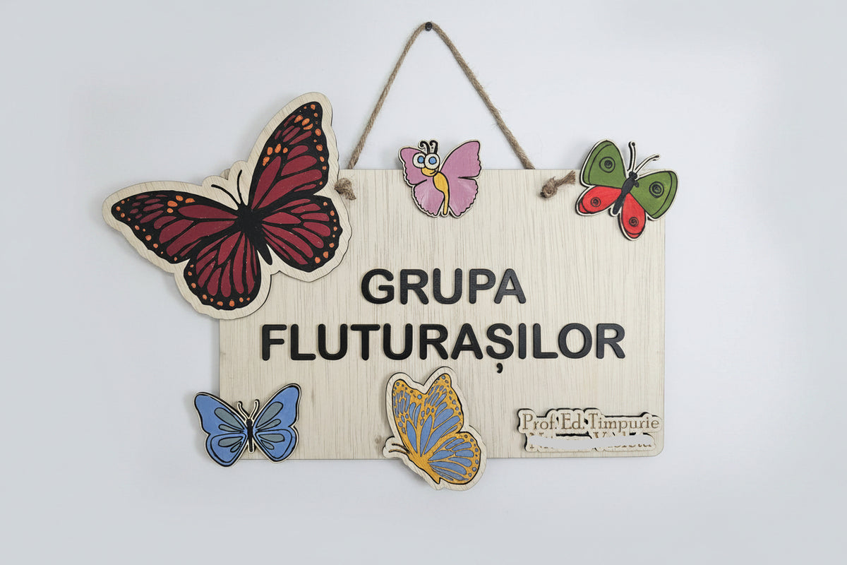 Plachetă decorativă din lemn personalizată – Grupa/Clasa Fluturașilor 🦋